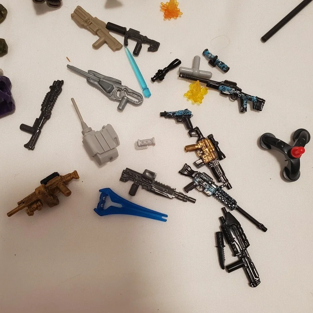 Halo Mega Bloks Construx Lot with Mini Figures Accessories Weapons